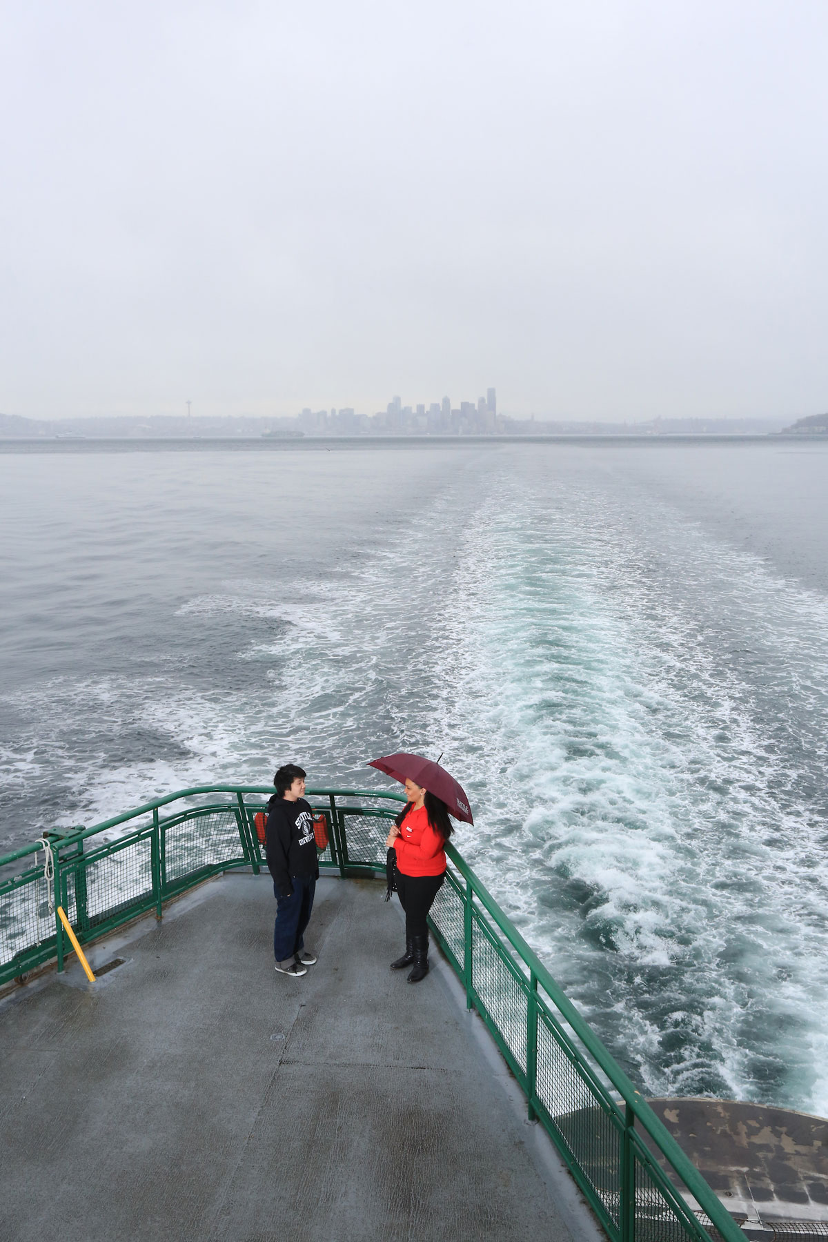 Two 澳门六合彩开奖网 students on a Washington State Ferry.